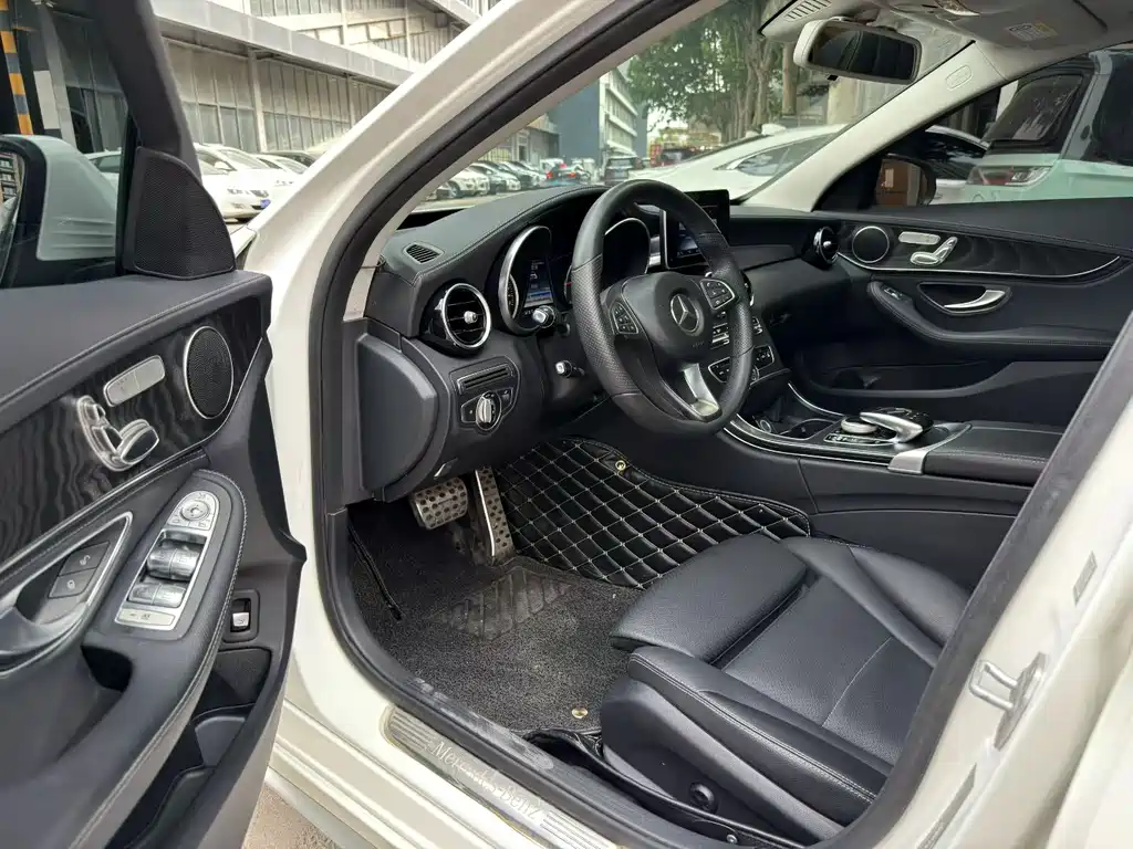 Mercedes-Benz C-Class — миниатюра 4