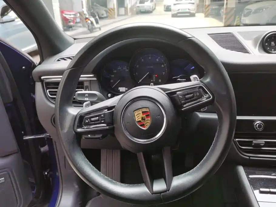 Porsche Macan — миниатюра 15