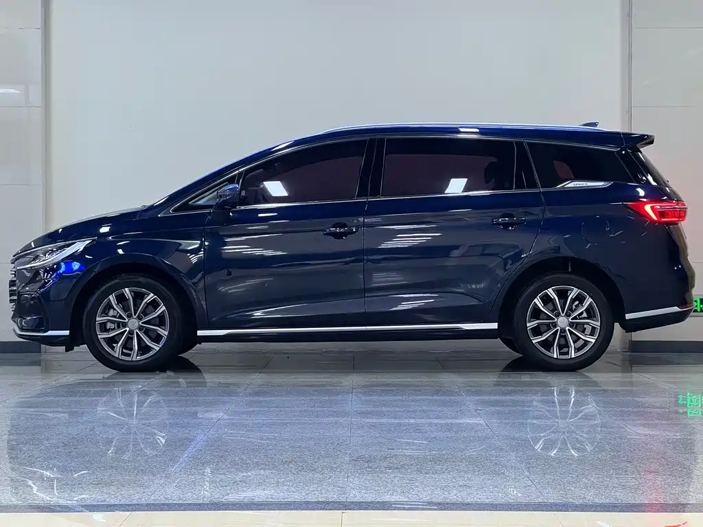 BYD MAX — миниатюра 4