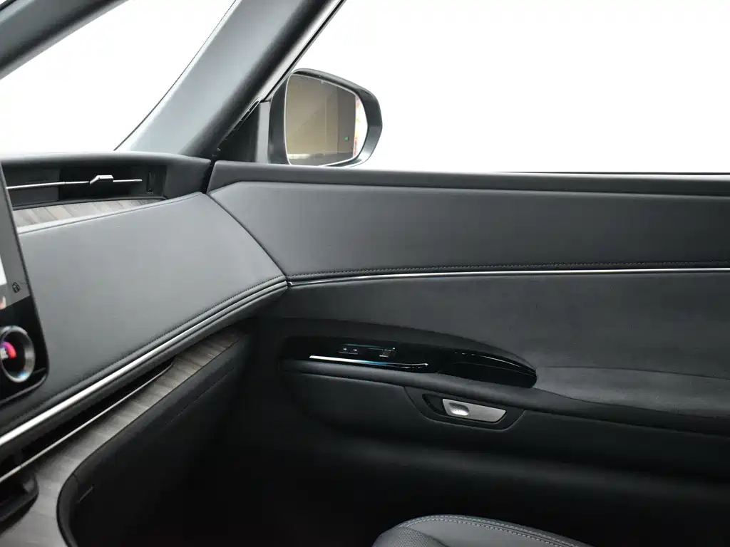 Lexus LM — миниатюра 10