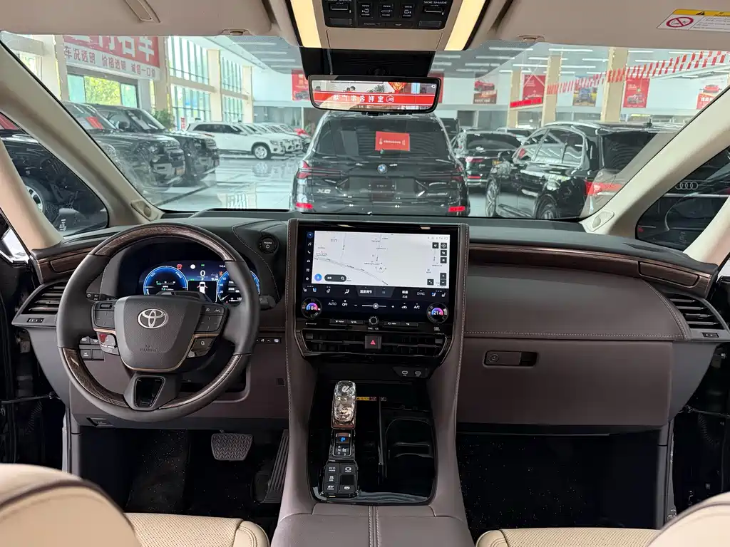 Toyota Alphard — миниатюра 14