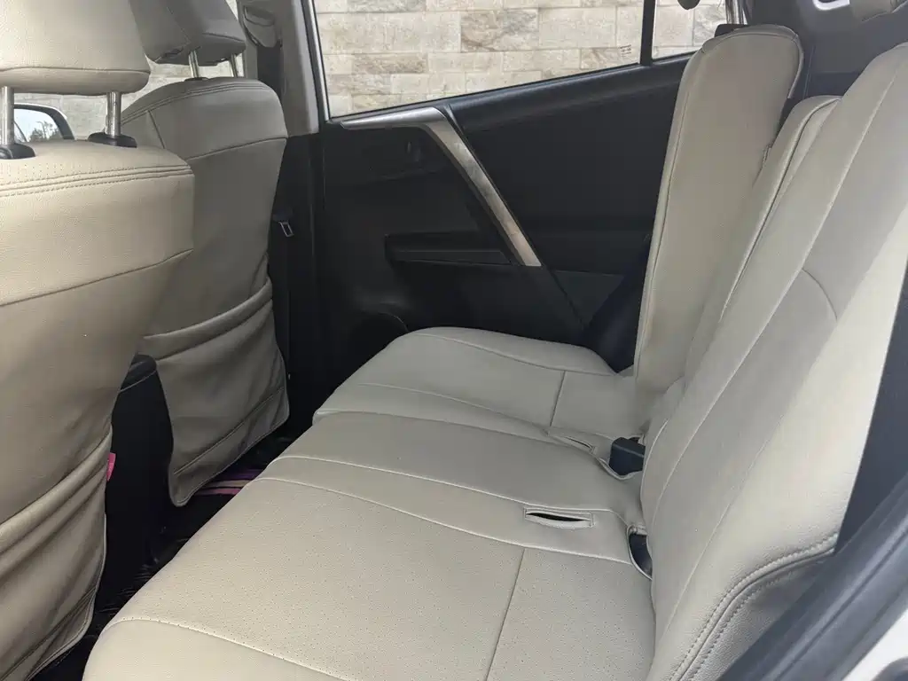 Toyota RAV4 — миниатюра 7