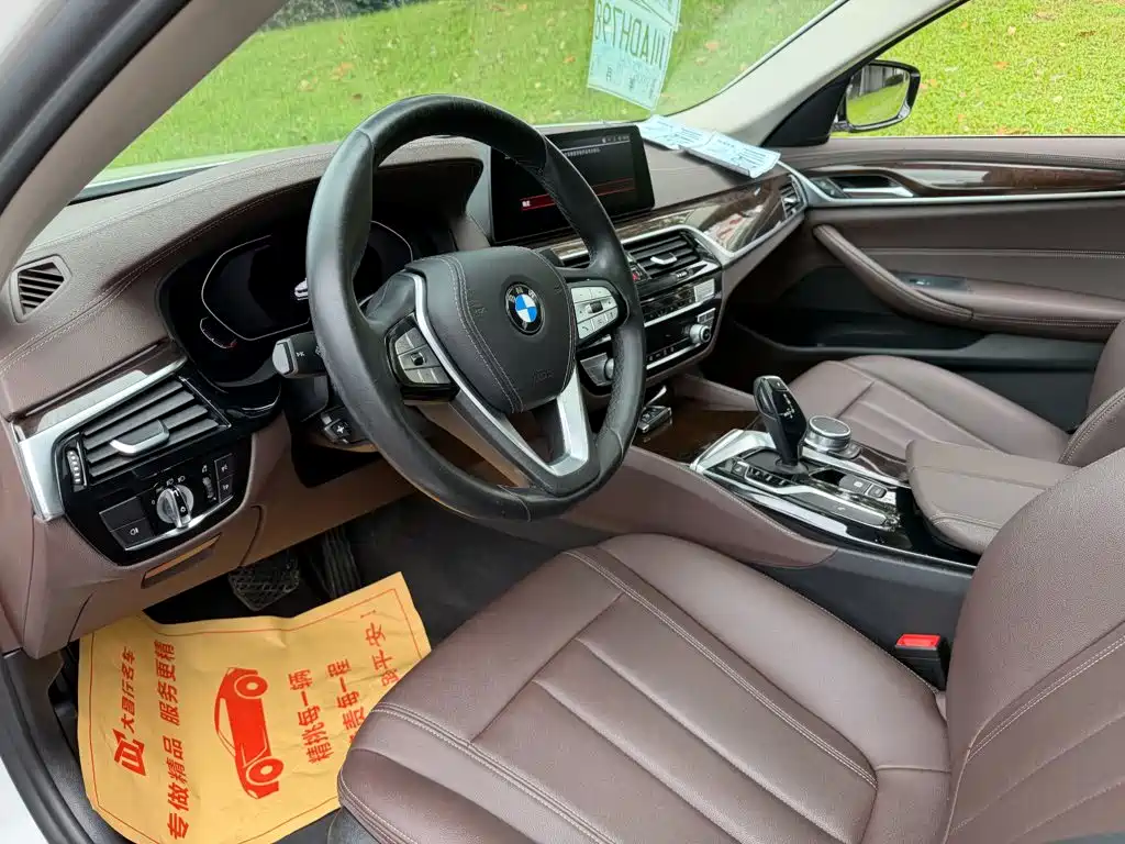 BMW 5 Series — миниатюра 7