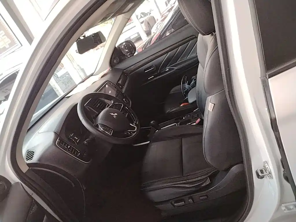 Mitsubishi Outlander — миниатюра 15