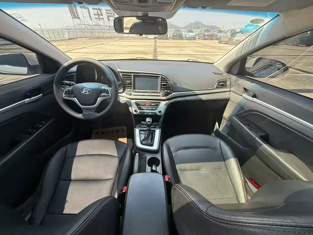 Hyundai Elantra — миниатюра 7