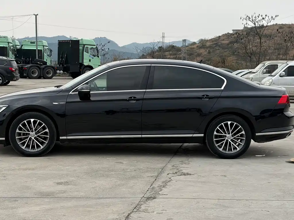 Volkswagen Magotan — миниатюра 4