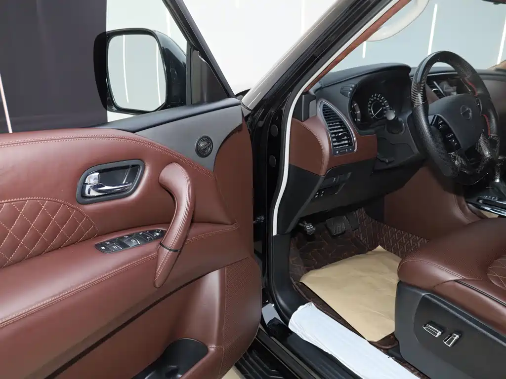 Nissan Patrol — миниатюра 8