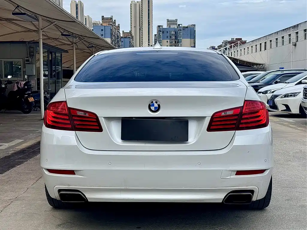 BMW 5 Series — миниатюра 8