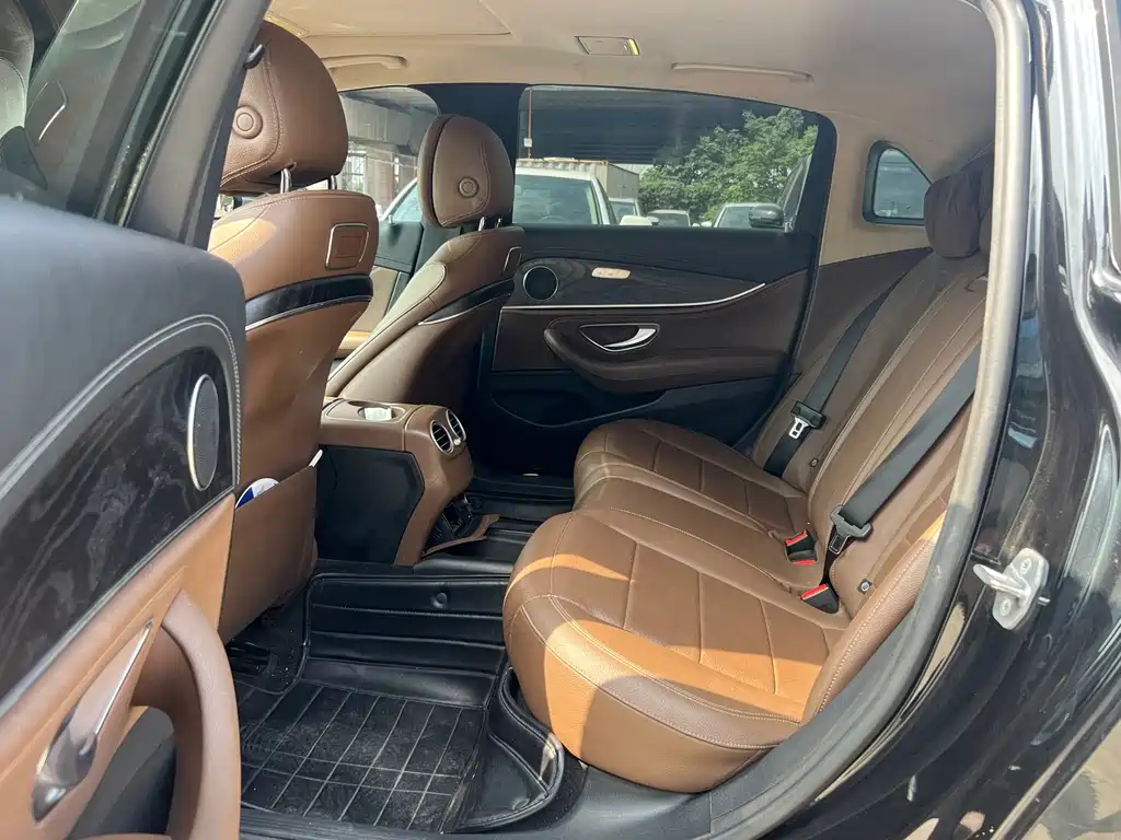 Mercedes-Benz E-Class — миниатюра 5