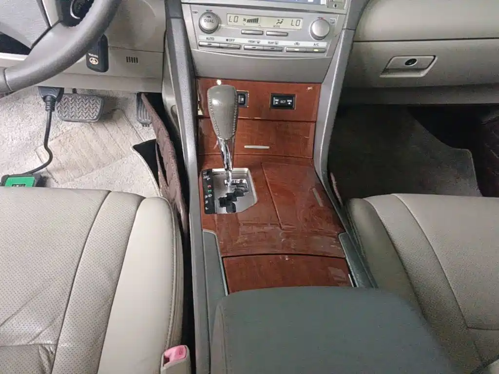 Toyota Camry — миниатюра 14
