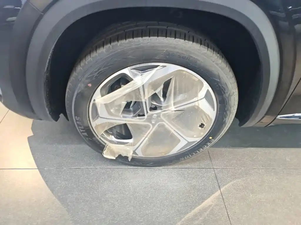 Geely Xingyue L — миниатюра 23