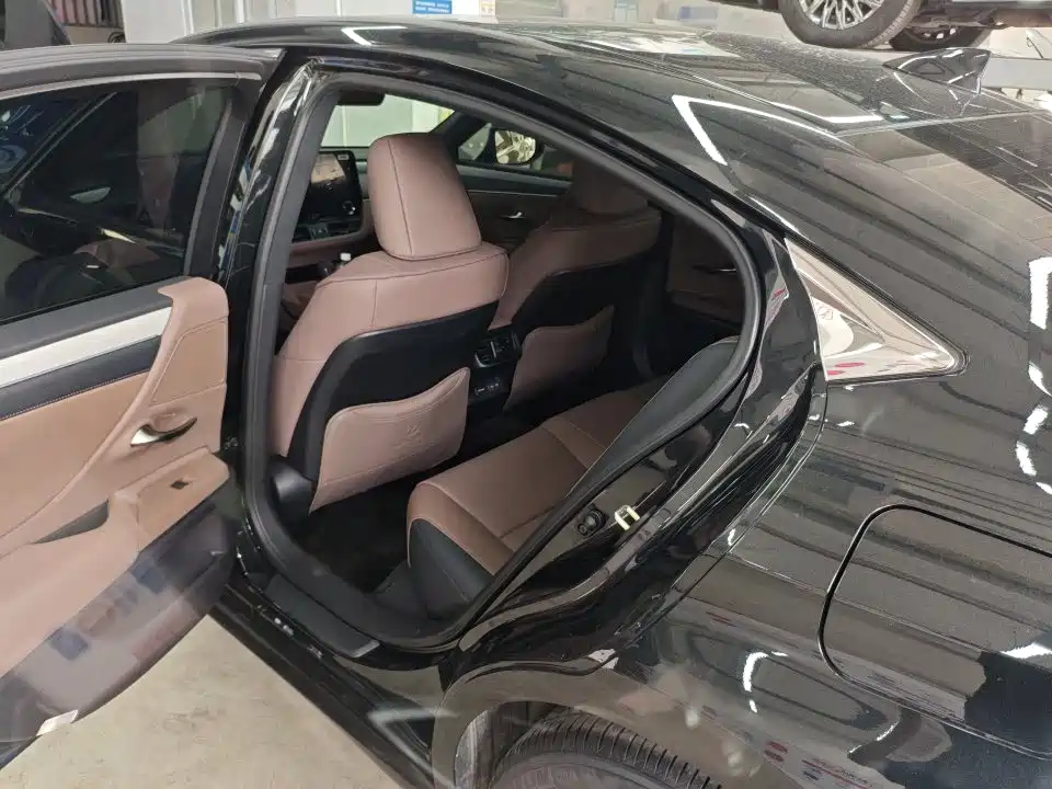 Lexus ES — миниатюра 8
