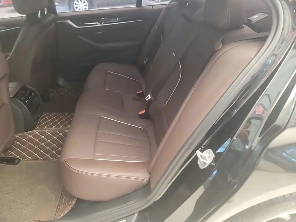 BMW 5 Series — миниатюра 17