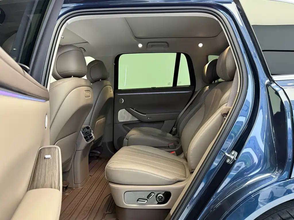 AITO ASK THE WORLD M7