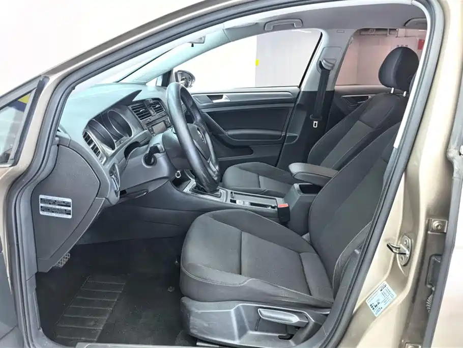 Volkswagen Golf 2015 1.6L AT Fashion
