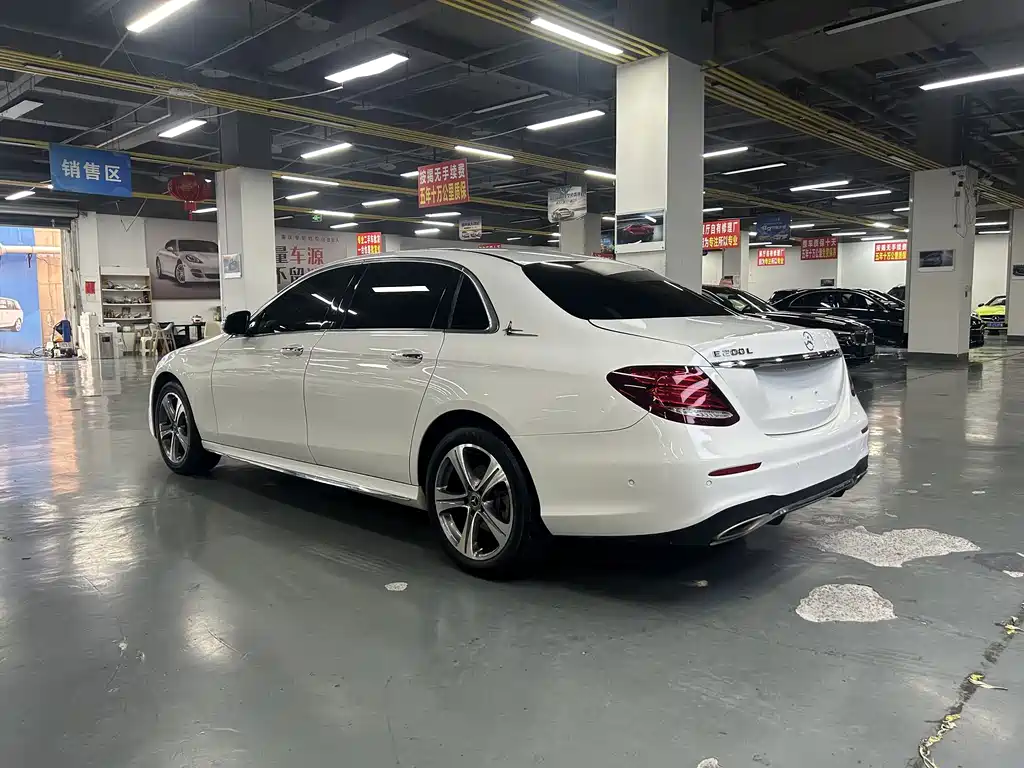 Mercedes-Benz E-Class — миниатюра 11
