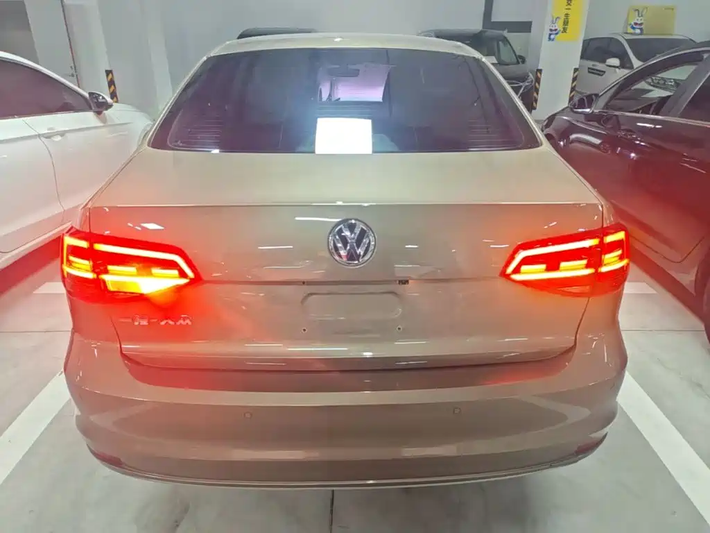 Volkswagen Sagitar — миниатюра 6