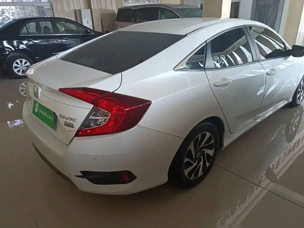 Honda Civic — миниатюра 7