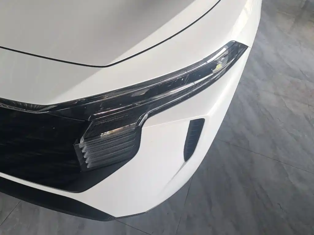Venucia V — миниатюра 24