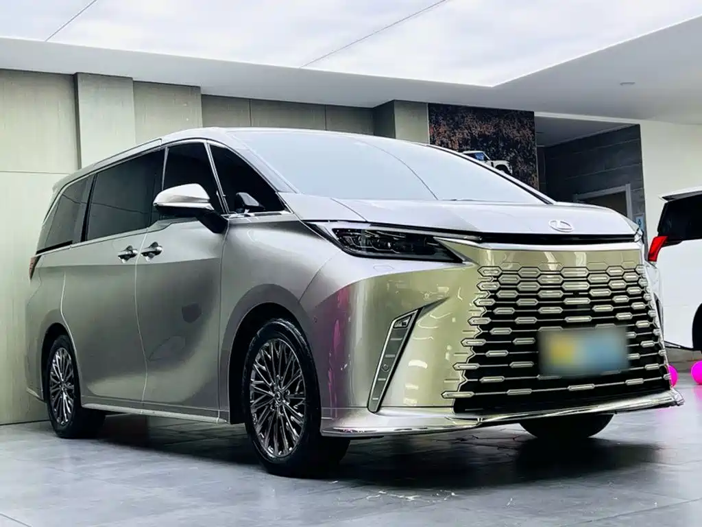 Lexus LM — миниатюра 10