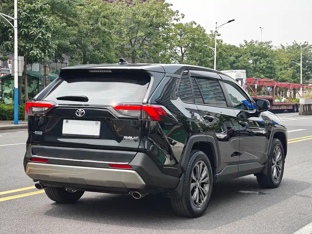 Toyota RAV4 — миниатюра 7