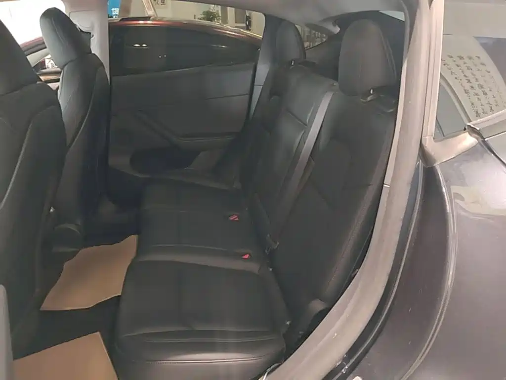 Tesla Model Y — миниатюра 17