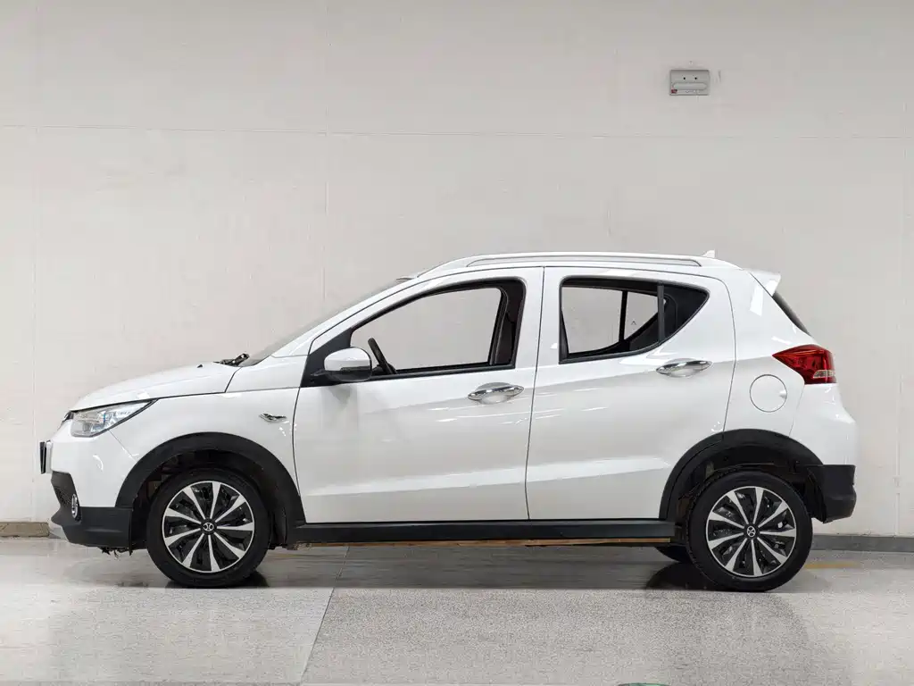 BAIC New Energy EC — миниатюра 11