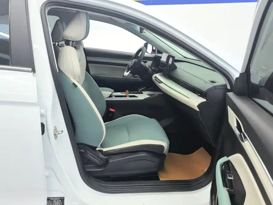 Geely Emgrand L HiP L HiP 2022 1.5TD-DHT Pro 100KM Super