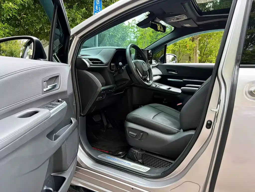 Toyota Sienna — миниатюра 6