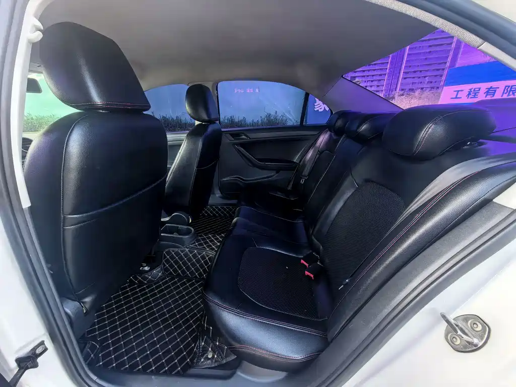 Volkswagen Jetta — миниатюра 8