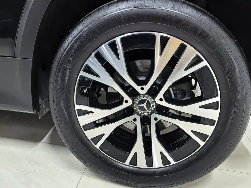 Mercedes-Benz GLB — миниатюра 13