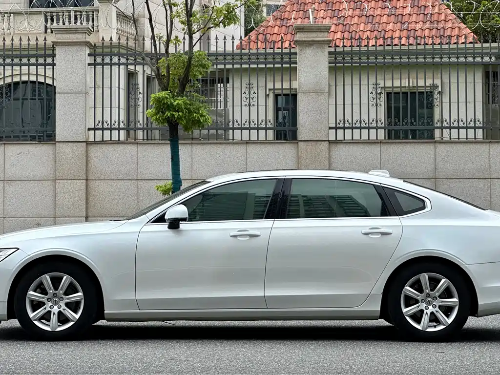 Volvo S90 — миниатюра 4