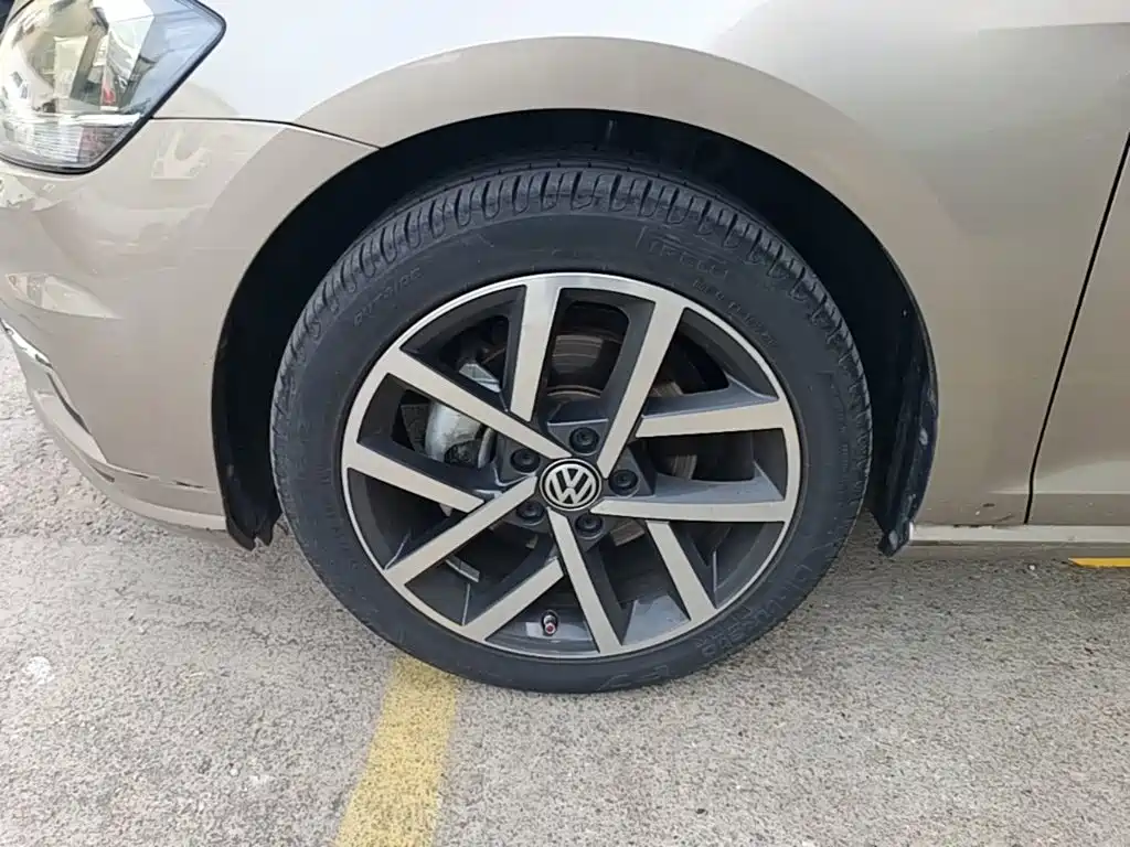 Volkswagen Golf — миниатюра 23