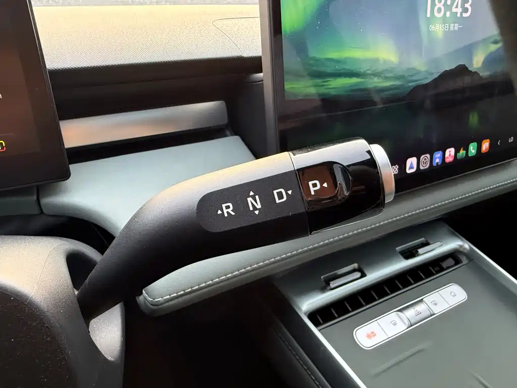 Roewe D6 — миниатюра 23