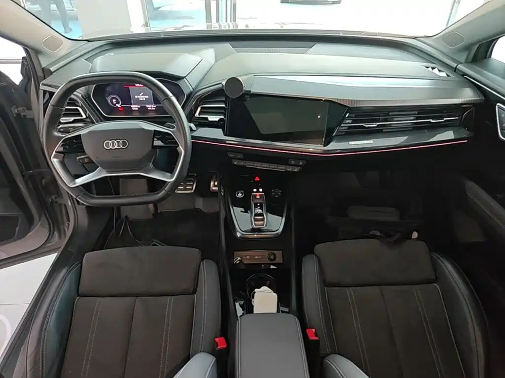 Audi Q4 e-tron — миниатюра 10