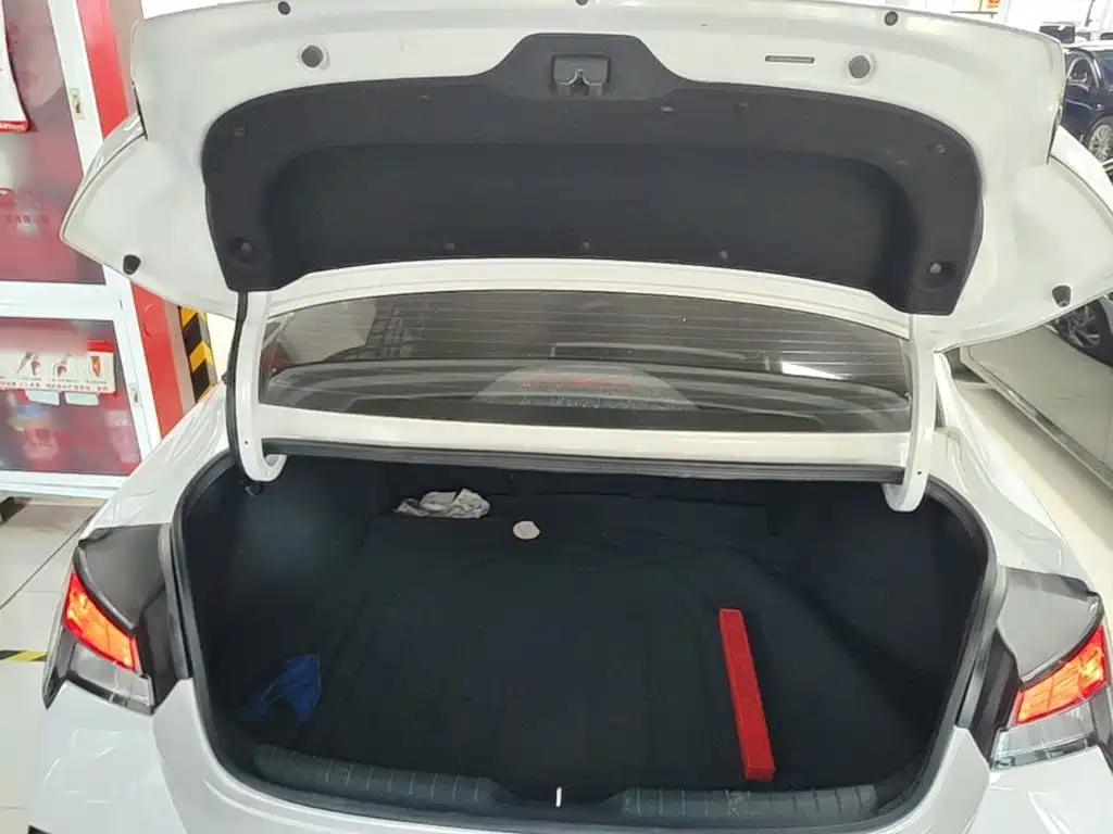Hyundai Elantra — миниатюра 19