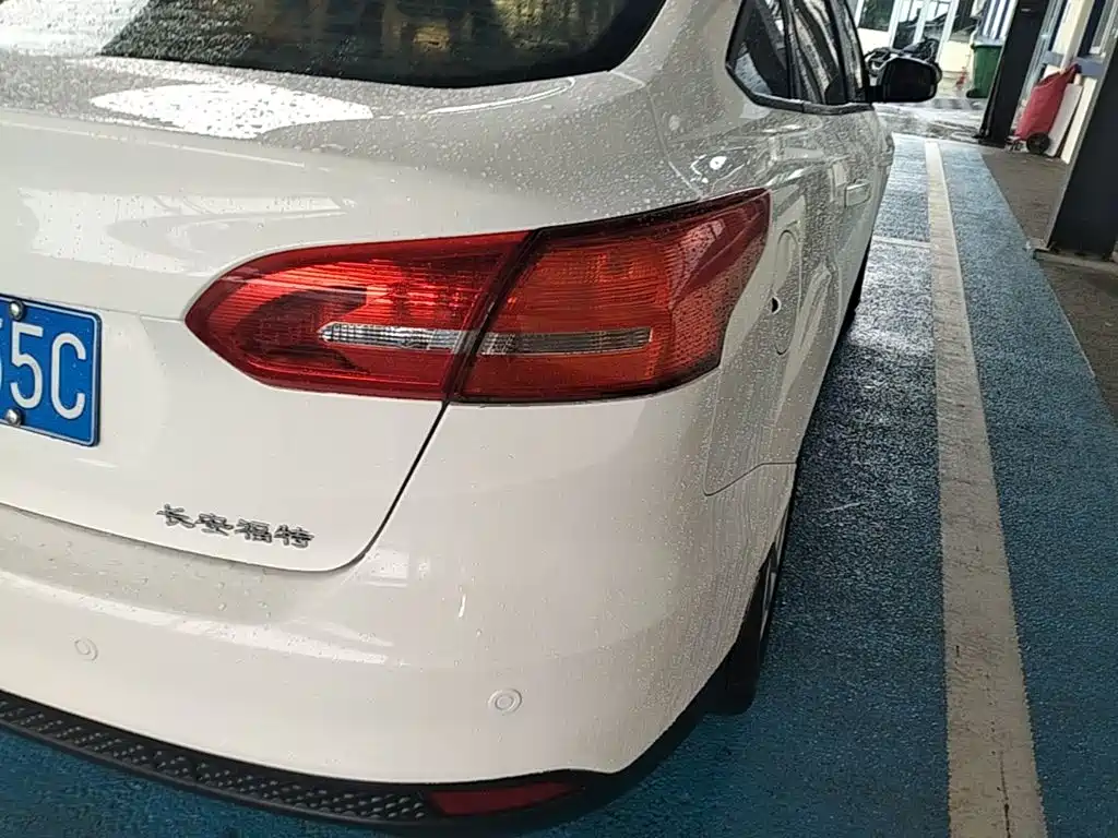 Ford Focus — миниатюра 8