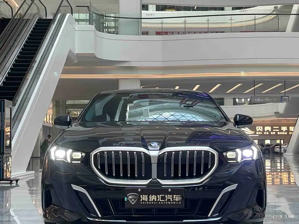 BMW 5 Series — миниатюра 2