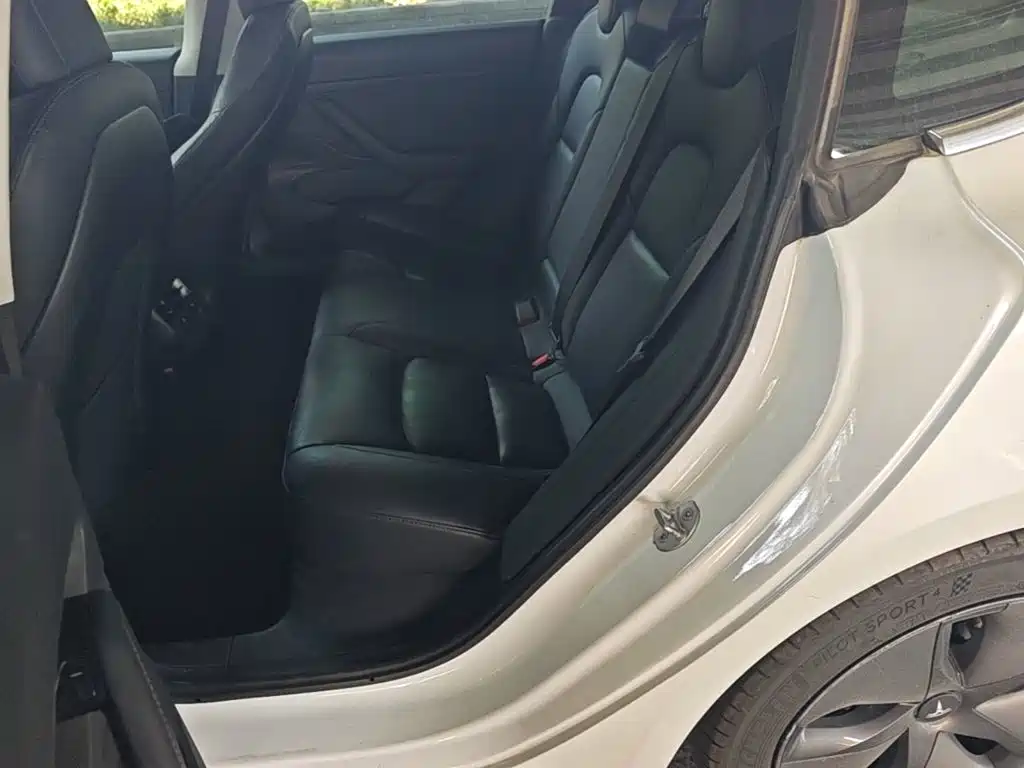 Tesla Model 3 — миниатюра 17