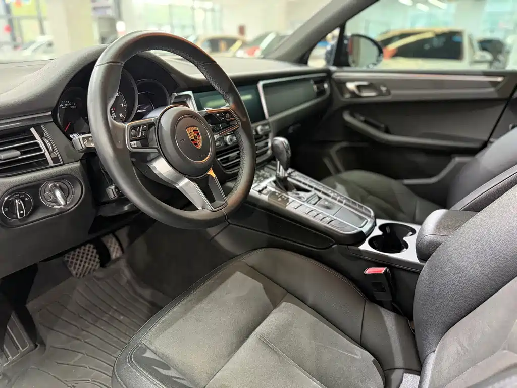 Porsche Macan — миниатюра 5