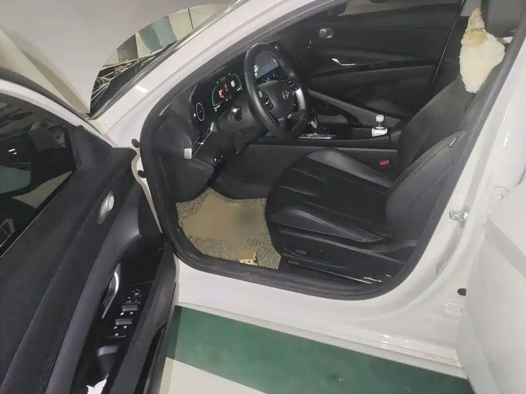 Hyundai Elantra — миниатюра 12
