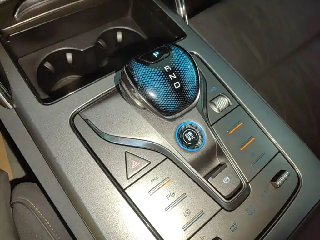 BYD Tang New Energy — миниатюра 14