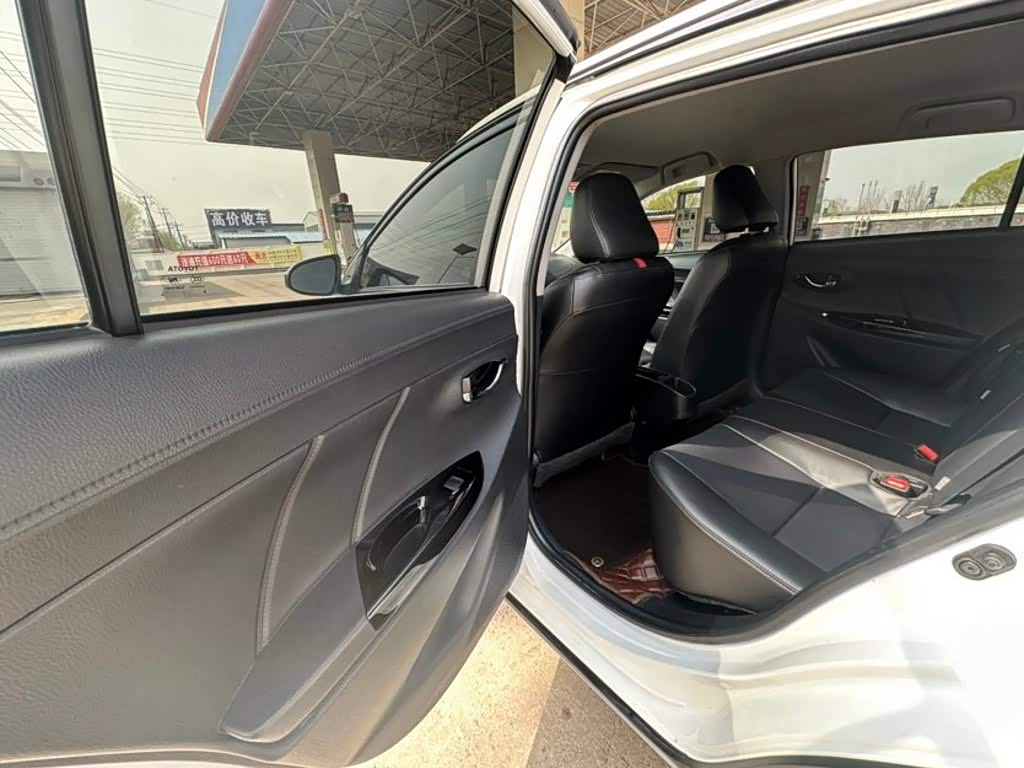 Toyota YARiS L Zhi Xuan 1.5 л 2022 г. Белый, пробег 34000 км