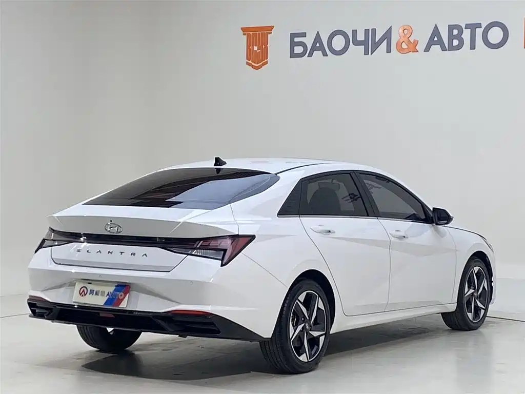 Hyundai Elantra 2022 1.5L CVT LUX Luxury