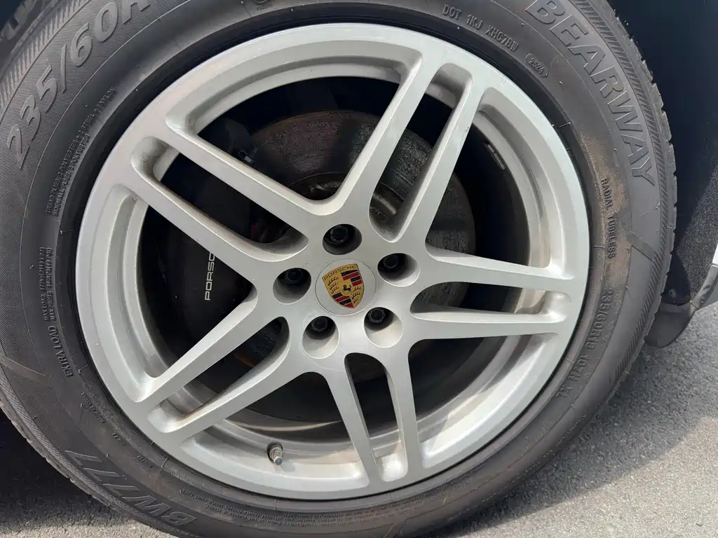Porsche Macan — миниатюра 10