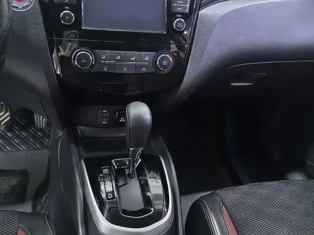 Nissan Qashqai — миниатюра 9