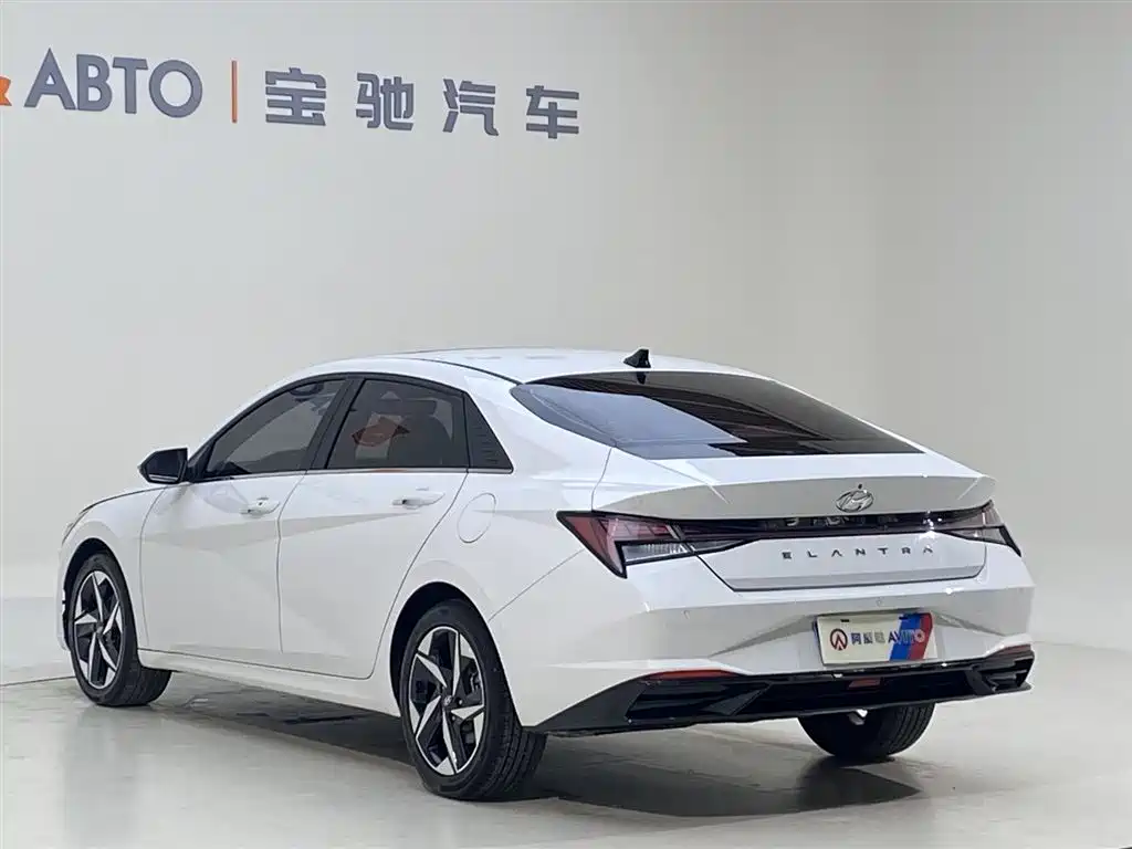 Hyundai Elantra 2022 1.5L CVT LUX Luxury