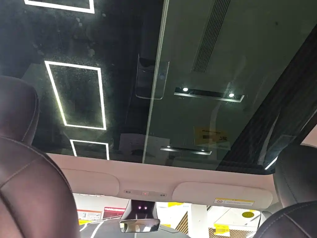 Tesla Model Y — миниатюра 18