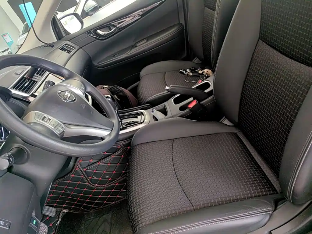 Nissan Tiida — миниатюра 15