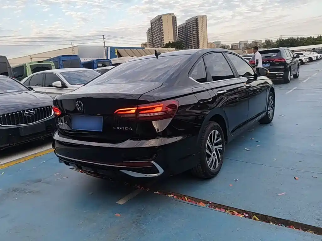 Volkswagen Lavida — миниатюра 7